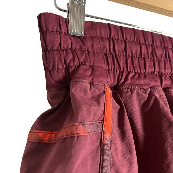 Lululemon Tracker Short II Stretch in Rust Berry Size 4 - Picture 2 of 10